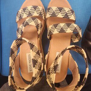 Steve Madden size 7 platform sandals